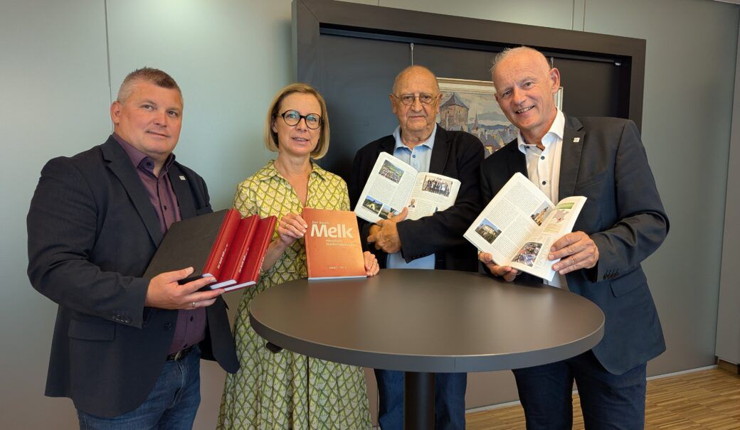 Gruppenfoto von der Vorstellung der Neuauflage der Bezirkskunde