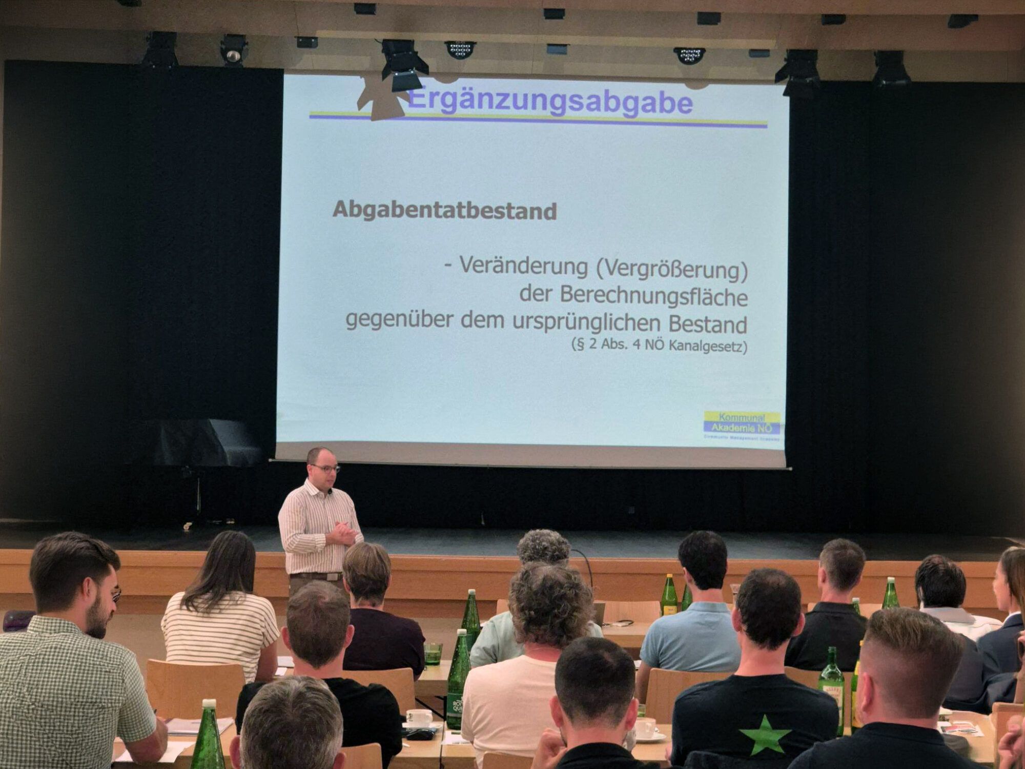 Der Vortragende Mag. Thomas Mayer vom Amt der N&Ouml; Landesregierung, IVW3, beim Expertenvortrag im Stadtsaal Mank