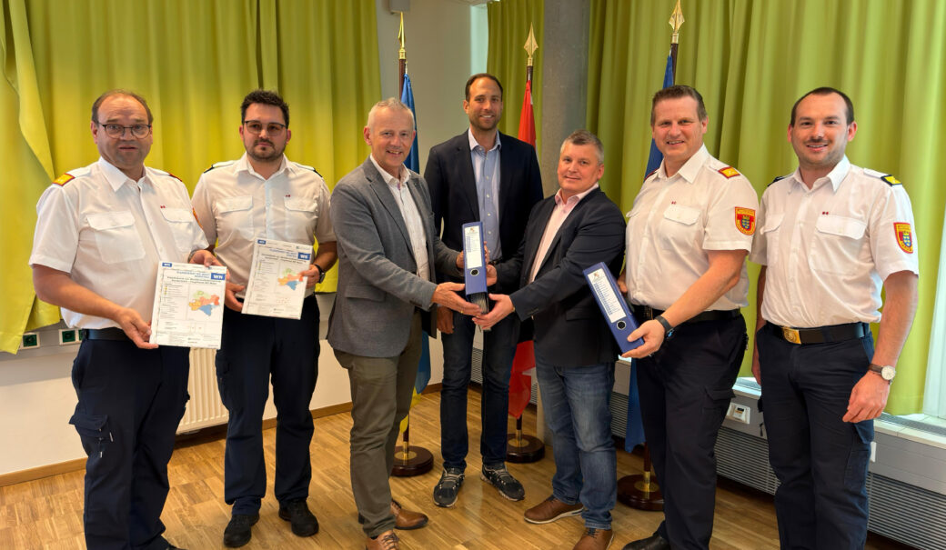 BR Reinhard Schwaiger, VI Hubmann (Melk), BGM DI Martin Leonhardsberger, Stefan Mayerhofer (Forsttechnisches Büro), GF Ing. Martin Ritt, MSc, BR Babinger (Mank), VI Manuel Weiß bei der Präsentation des Brandschutzplans für den Bezirk Melk